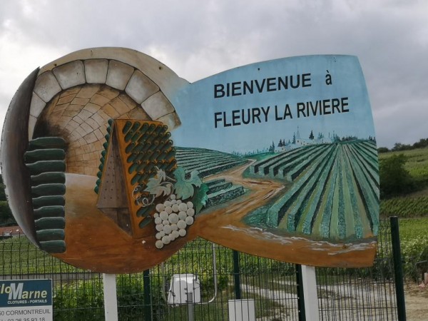 Ruettelpult-Schild-Fleury-Champagne